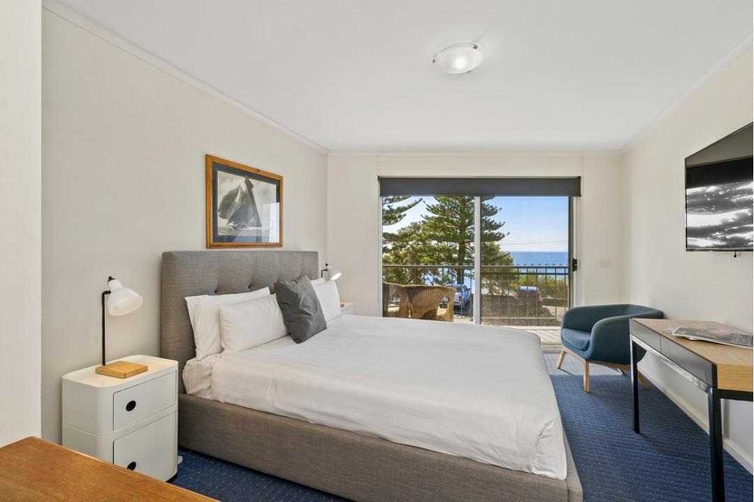 North Pier Hotel Bar & Bistro - Phillip Island Accommodation - Bay View ...